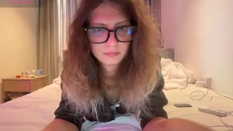AlicePinkhead online show from 04-17-26, 09:01