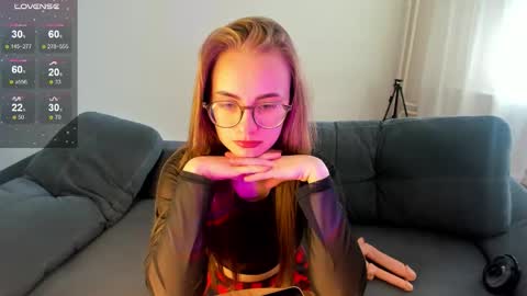 Snapshot of alicepresly chatting on 09-17-25, 09:33 Alice online show from 09-17-25, 09:33