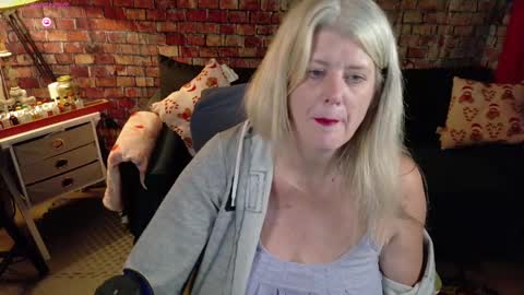 Alices Curiosity online show from 12-19-24, 02:45