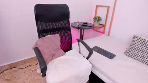 Alice online show from 11-23-25, 04:12