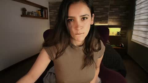 Snapshot of alicewillow chatting on 06-01-26, 10:22 Alice online show from 06-01-26, 10:22
