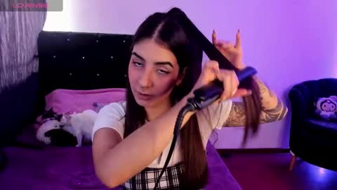 Snapshot of alicewoodville chatting on 12-27-24, 09:43 Alice online show from 12-27-24, 09:43