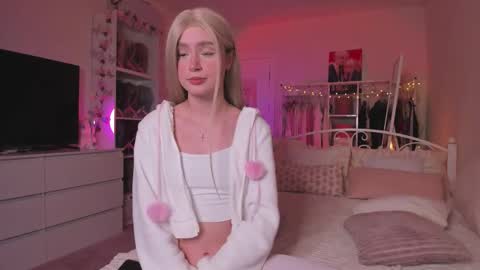 Snapshot of alicexbae chatting on 09-15-25, 03:45 from wonderland online show from 09-15-25, 03:45