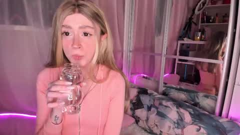 Snapshot of alicexbae chatting on 02-26-26, 04:17 from wonderland online show from 02-26-26, 04:17