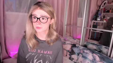 Snapshot of alicexbae chatting on 03-09-26, 03:38 from wonderland online show from 03-09-26, 03:38