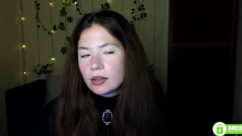 Snapshot of alicia_folow chatting on 11-17-25, 12:22 Alicia online show from 11-17-25, 12:22