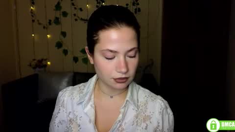 Snapshot of alicia_folow chatting on 11-24-25, 12:27 Alicia online show from 11-24-25, 12:27