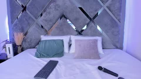 Alice  online show from 01-23-25, 06:24