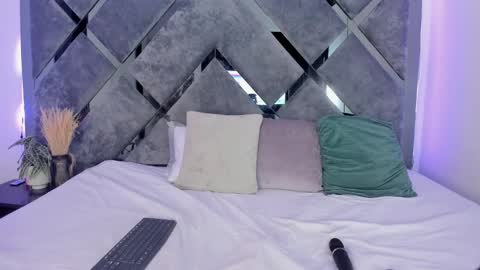 Alice  online show from 02-10-25, 01:22