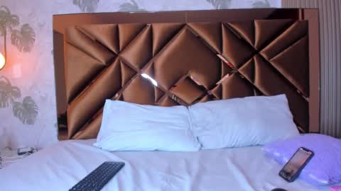 Alice  online show from 10-28-25, 04:27