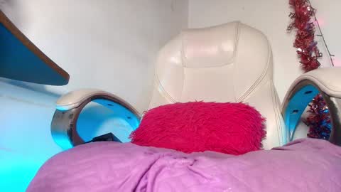 Alicia Kyse  online show from 12-15-24, 06:18