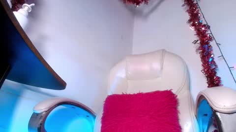 Alicia Kyse  online show from 12-18-24, 06:10