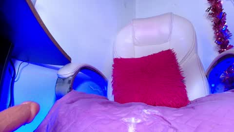 Alicia Kyse  online show from 12-27-24, 09:17