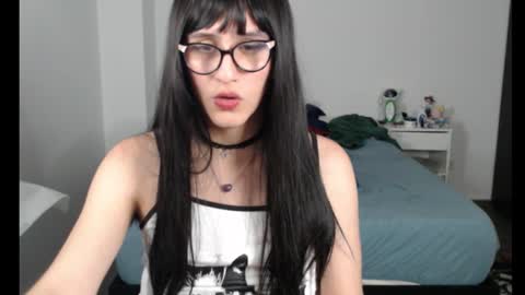 Snapshot of alicia_love29 chatting on 12-16-25, 06:40 Alice online show from 12-16-25, 06:40
