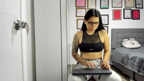 alicia_rainbow online show from 07-01-26, 04:03