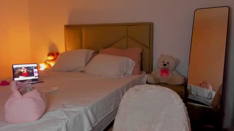 aliciabiden online show from 12-18-25, 03:23