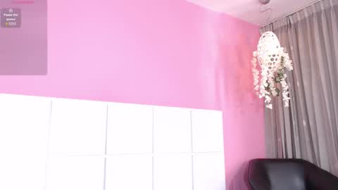 Snapshot of aliciabloom_1 chatting on 09-27-25, 01:38 Alicia online show from 09-27-25, 01:38