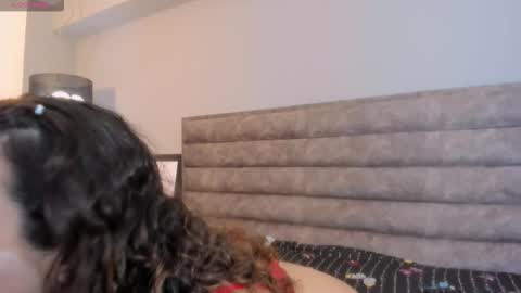 Snapshot of aliciabloom_1 chatting on 10-16-25, 12:17 Alicia online show from 10-16-25, 12:17