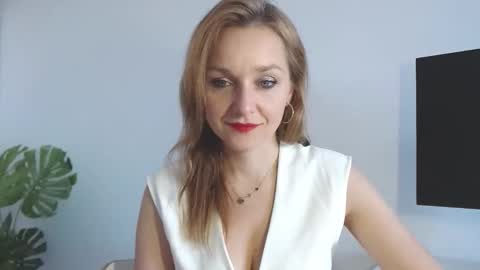 Snapshot of alicialux chatting on 04-02-26, 06:44 Alicia online show from 04-02-26, 06:44