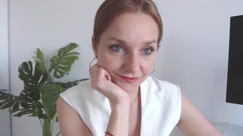 Snapshot of alicialux chatting on 04-09-26, 07:25 Alicia online show from 04-09-26, 07:25