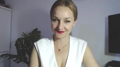 Snapshot of alicialux chatting on 04-29-26, 07:01 Alicia online show from 04-29-26, 07:01