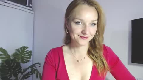Snapshot of alicialux chatting on 05-06-26, 06:08 Alicia online show from 05-06-26, 06:08