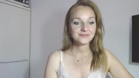 Snapshot of alicialux chatting on 06-03-26, 04:56 Alicia online show from 06-03-26, 04:56