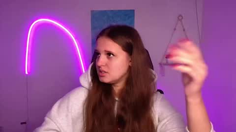 Snapshot of alicie_dream_ chatting on 10-21-25, 11:22 Alicie online show from 10-21-25, 11:22