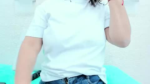 Snapshot of alicie_green chatting on 02-21-26, 02:45 im tutti online show from 02-21-26, 02:45