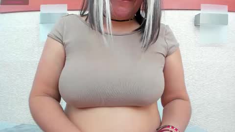 Snapshot of alicie_green chatting on 03-19-26, 02:04 im tutti online show from 03-19-26, 02:04