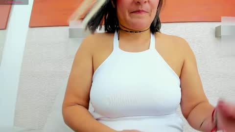 Snapshot of alicie_green chatting on 05-19-26, 02:51 im tutti online show from 05-19-26, 02:51