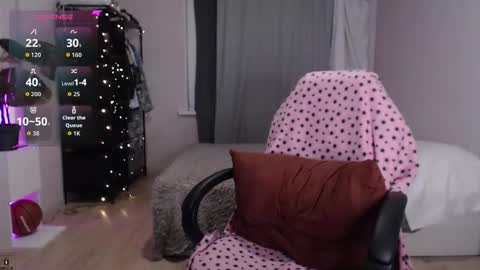 Snapshot of alien_art_lover chatting on 09-25-25, 06:44 Mia online show from 09-25-25, 06:44