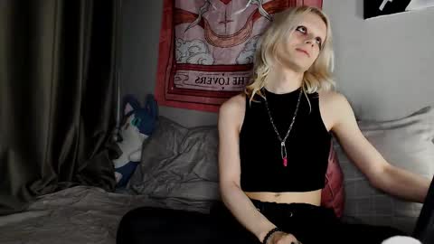 Alien Bella online show from 05-13-26, 11:00