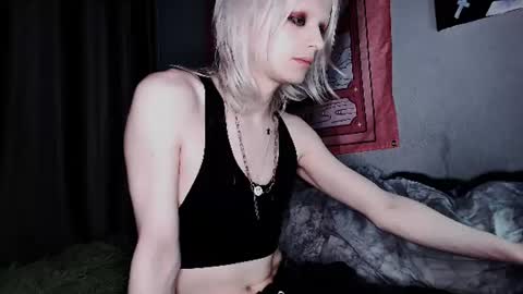 Snapshot of alien_bella chatting on 07-25-26, 11:46 Alien Bella online show from 07-25-26, 11:46