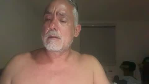 Snapshot of alientv chatting on 11-21-25, 04:44 alientv online show from 11-21-25, 04:44