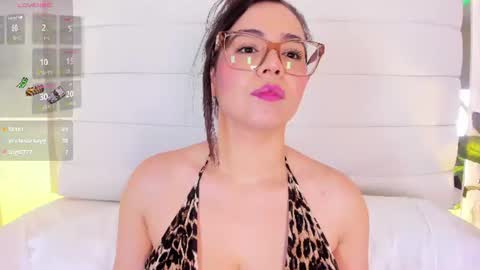 Snapshot of alihamilton_ chatting on 06-11-26, 02:53 Aliha online show from 06-11-26, 02:53