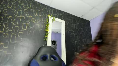 Snapshot of alika01_ chatting on 01-31-25, 01:02 alika online show from 01-31-25, 01:02