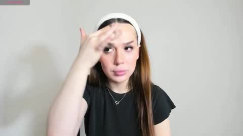 alina_39 online show from 10-18-25, 01:23