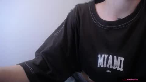 Snapshot of alina_lee_t chatting on 09-16-25, 02:45 Alina online show from 09-16-25, 02:45