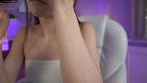 Snapshot of alinabennet chatting on 06-19-26, 11:36 Alina Bennet online show from 06-19-26, 11:36