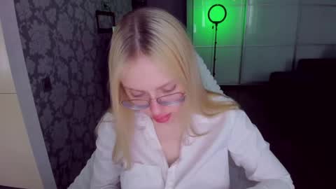Snapshot of alinaocean chatting on 05-10-26, 08:30 alinaocean online show from 05-10-26, 08:30