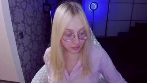 Snapshot of alinaocean chatting on 05-11-26, 06:27 alinaocean online show from 05-11-26, 06:27