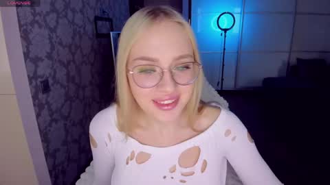 Snapshot of alinaocean chatting on 05-17-26, 10:44 alinaocean online show from 05-17-26, 10:44