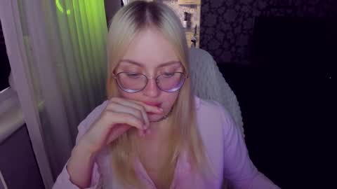Snapshot of alinaocean chatting on 05-24-26, 04:01 alinaocean online show from 05-24-26, 04:01