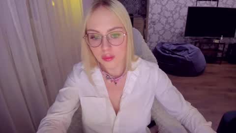 Snapshot of alinaocean chatting on 05-30-26, 06:16 alinaocean online show from 05-30-26, 06:16