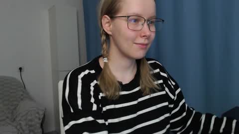 Snapshot of alinasei chatting on 11-22-25, 05:45 alinasei online show from 11-22-25, 05:45