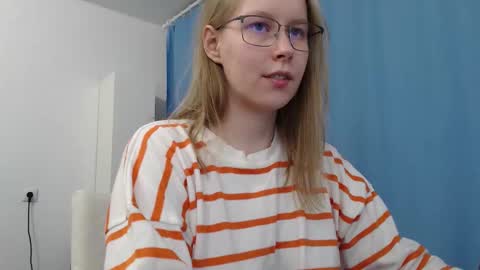 Snapshot of alinasei chatting on 01-09-26, 07:37 alinasei online show from 01-09-26, 07:37