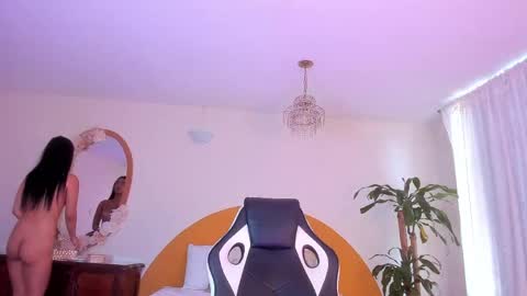 Snapshot of alinasimmons chatting on 06-04-26, 01:06 AlinaSimmons online show from 06-04-26, 01:06