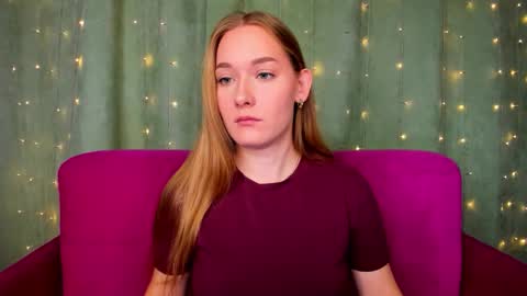 Snapshot of alinawise chatting on 10-20-25, 01:06 alinawise online show from 10-20-25, 01:06