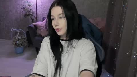 Aline Greeeen online show from 10-15-25, 10:04